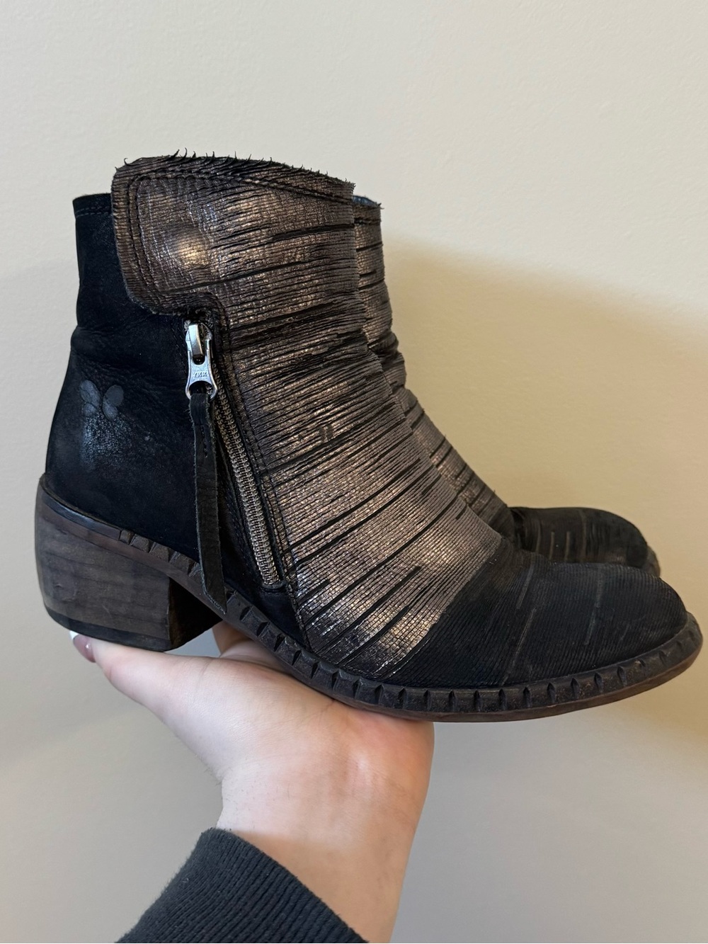 Felmini black/silver metallic zipper ankle booties - EUR 39